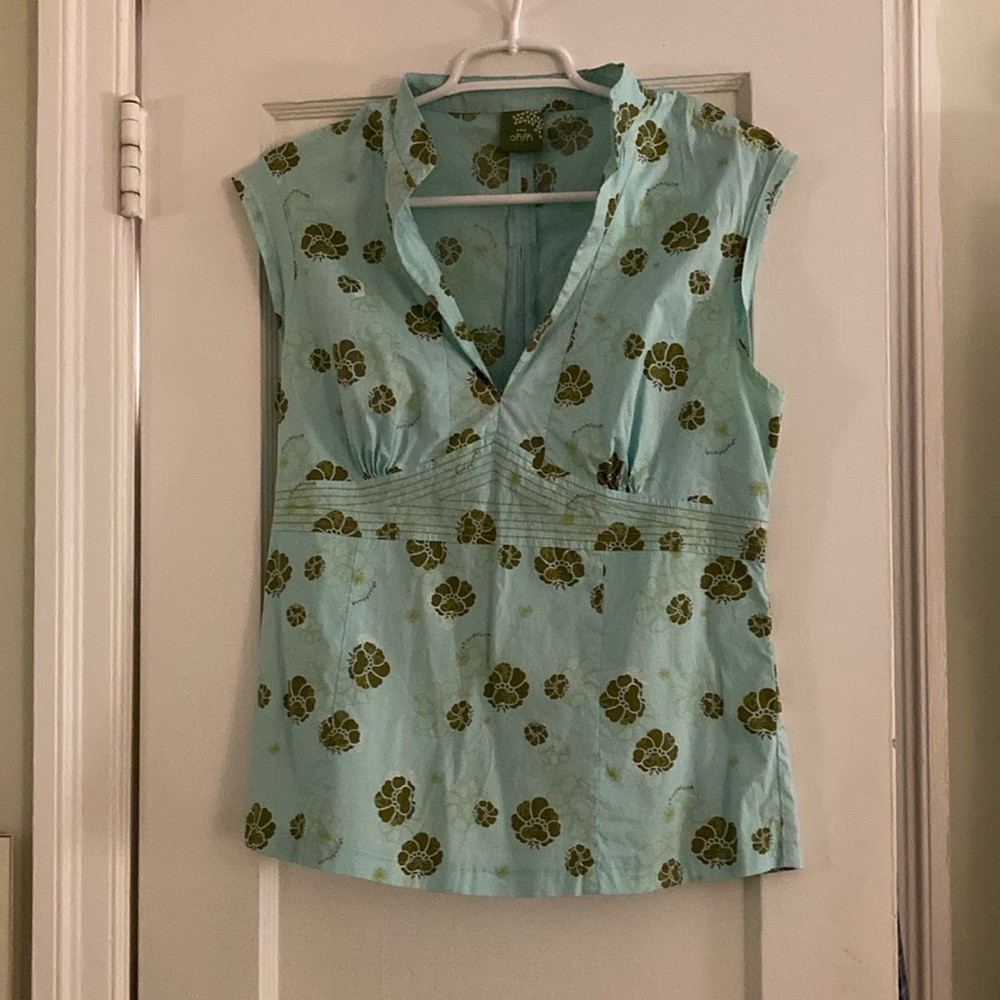 Like new SKFK aqua blue print cotton elastane top with mandarin style collar.